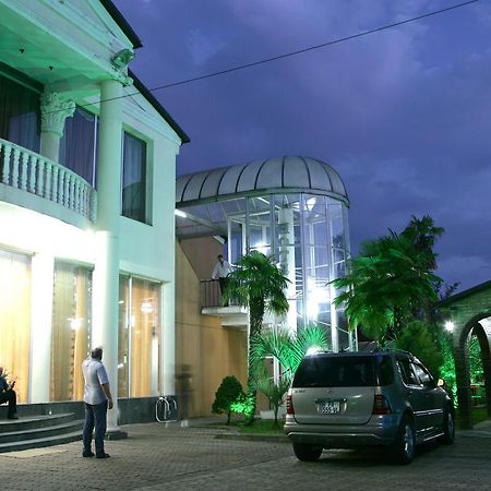 Eleon Hotel Kutaisi Ngoại thất bức ảnh