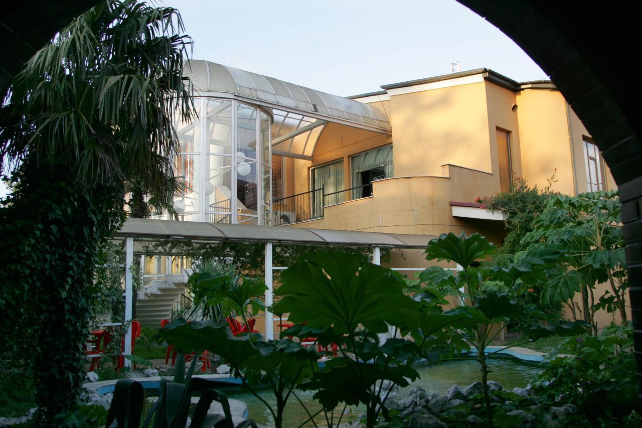 Eleon Hotel Kutaisi Ngoại thất bức ảnh