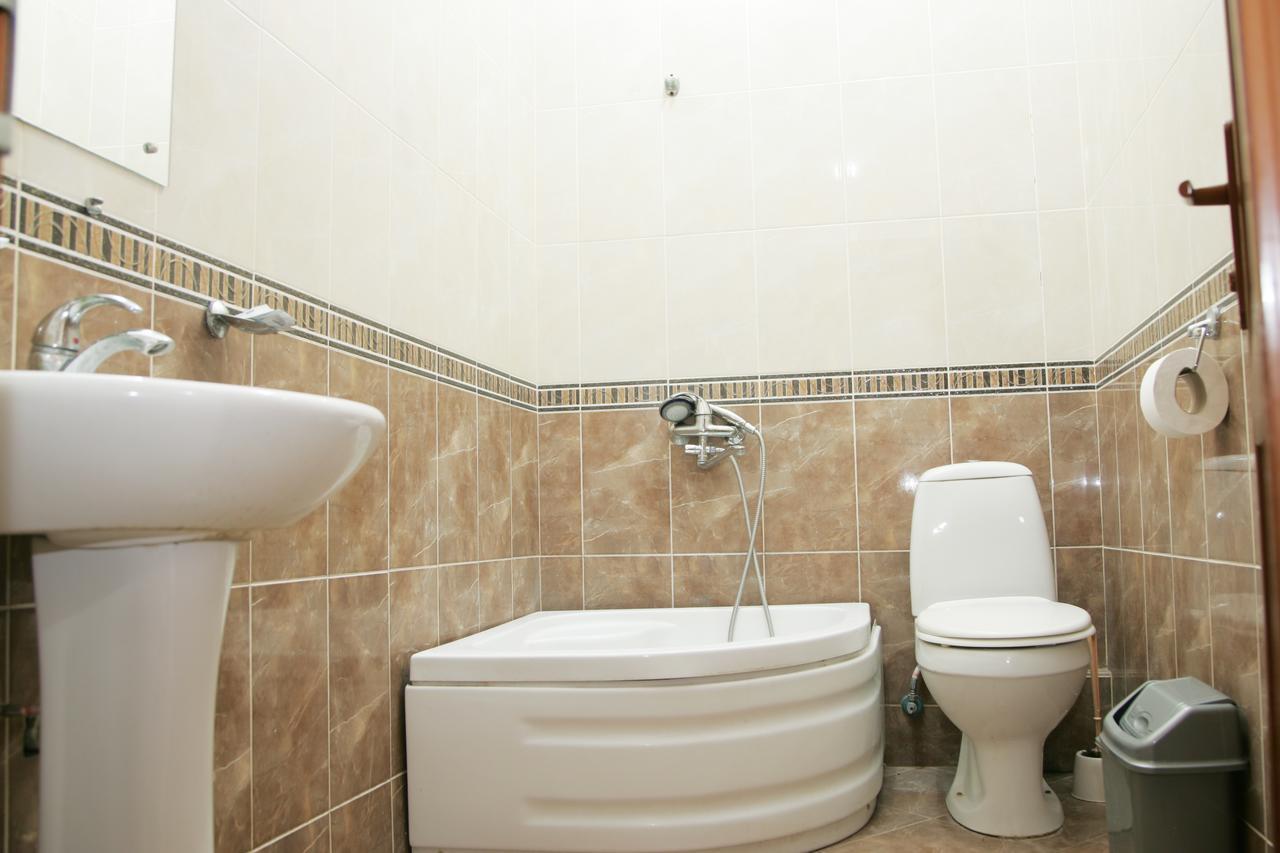 Eleon Hotel Kutaisi Ngoại thất bức ảnh