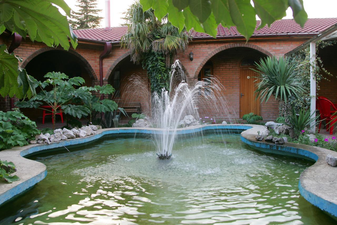 Eleon Hotel Kutaisi Ngoại thất bức ảnh