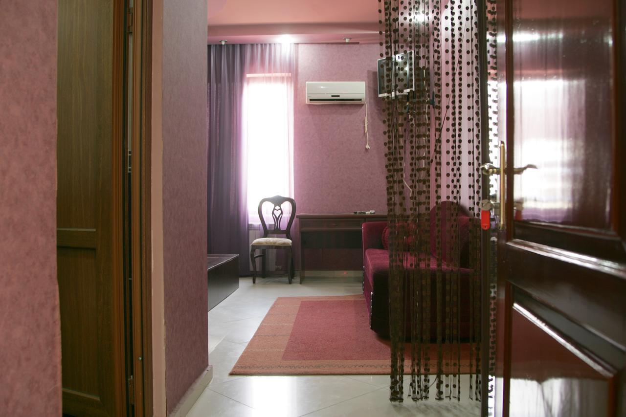 Eleon Hotel Kutaisi Ngoại thất bức ảnh