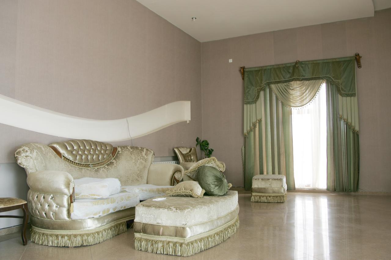 Eleon Hotel Kutaisi Ngoại thất bức ảnh