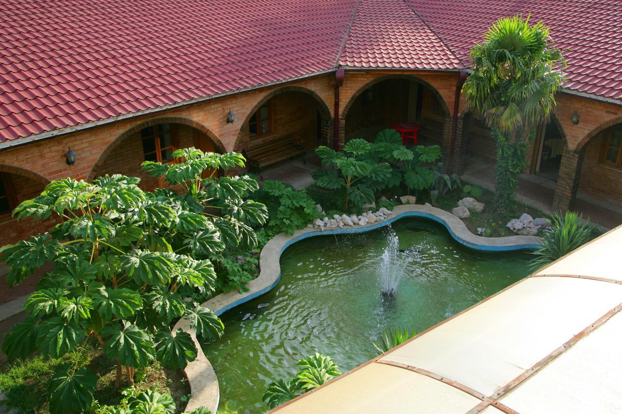 Eleon Hotel Kutaisi Ngoại thất bức ảnh